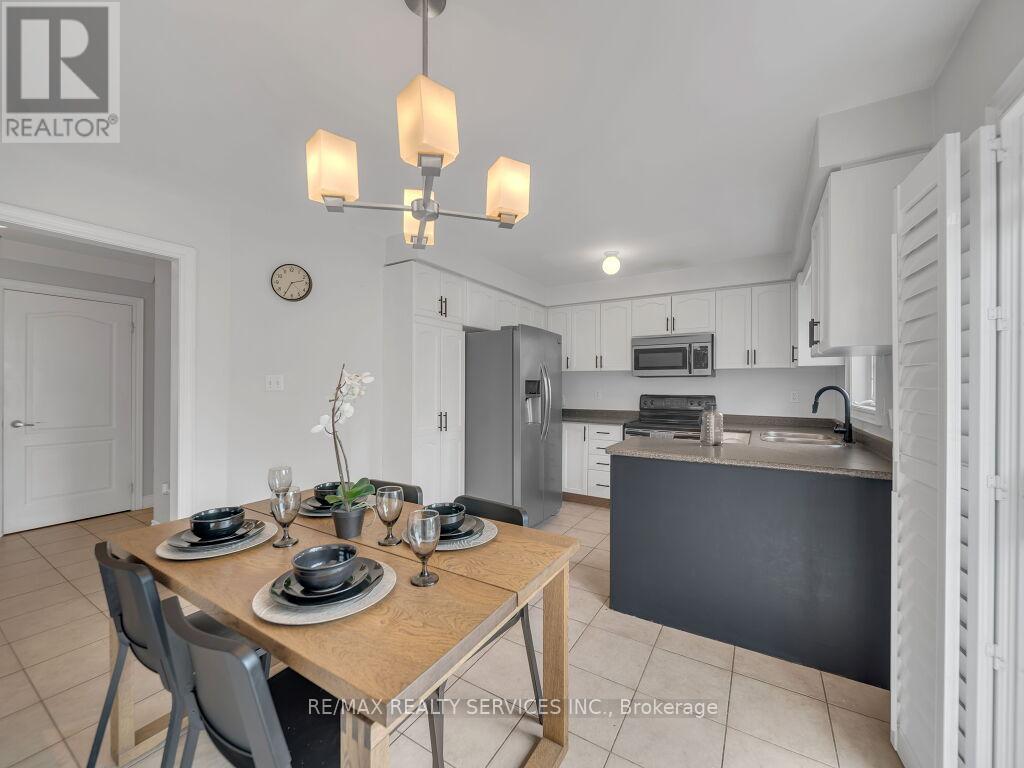 122 DELLS CRESCENT - 13