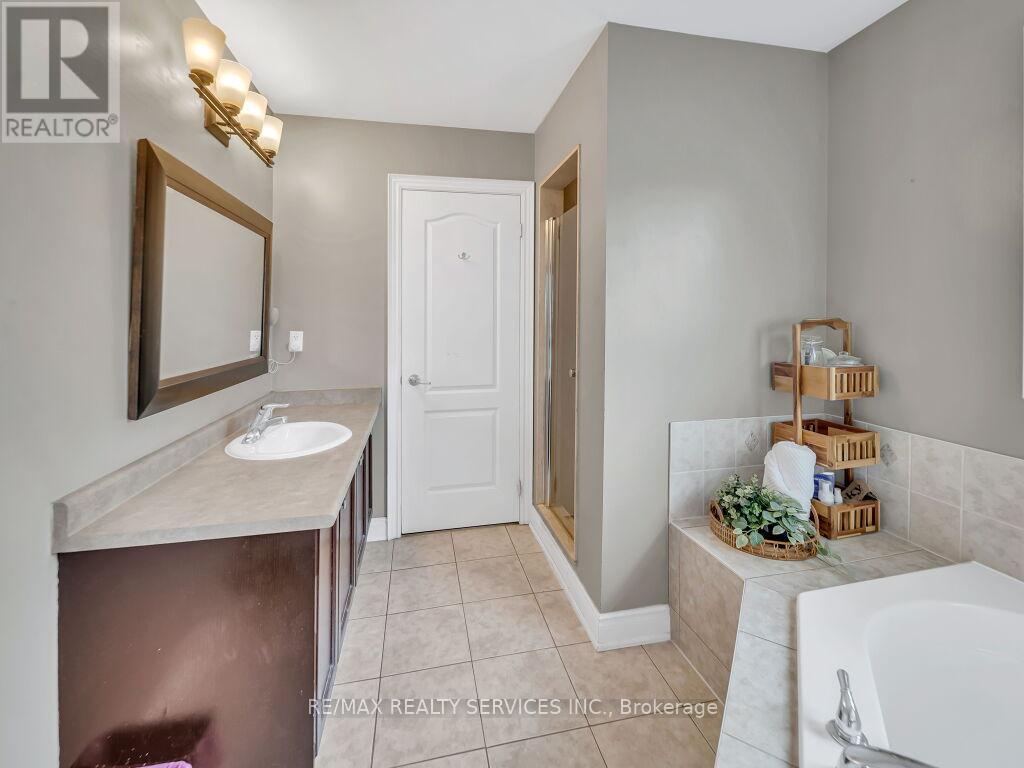 122 DELLS CRESCENT - 23