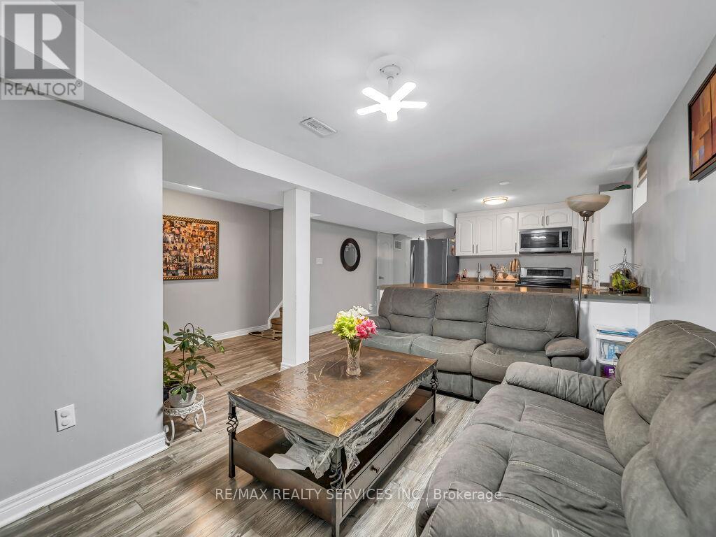 122 DELLS CRESCENT - 31