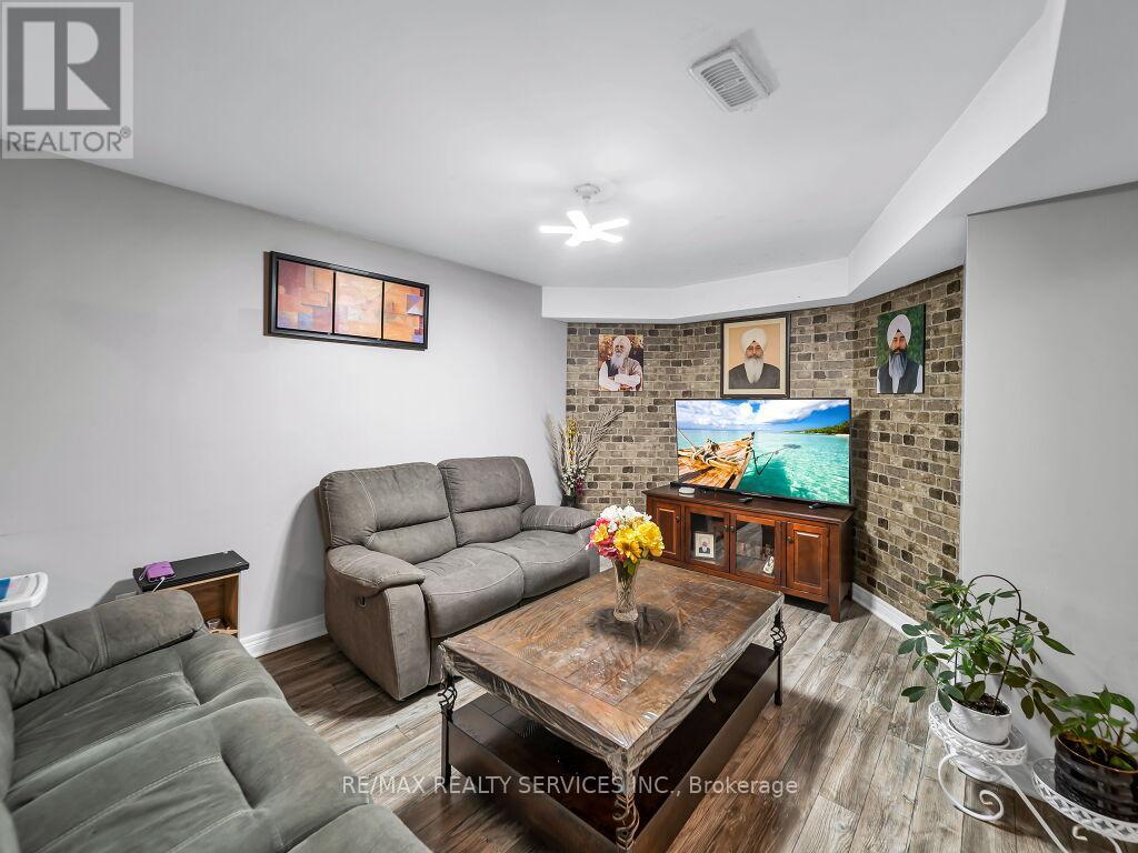 122 DELLS CRESCENT - 32
