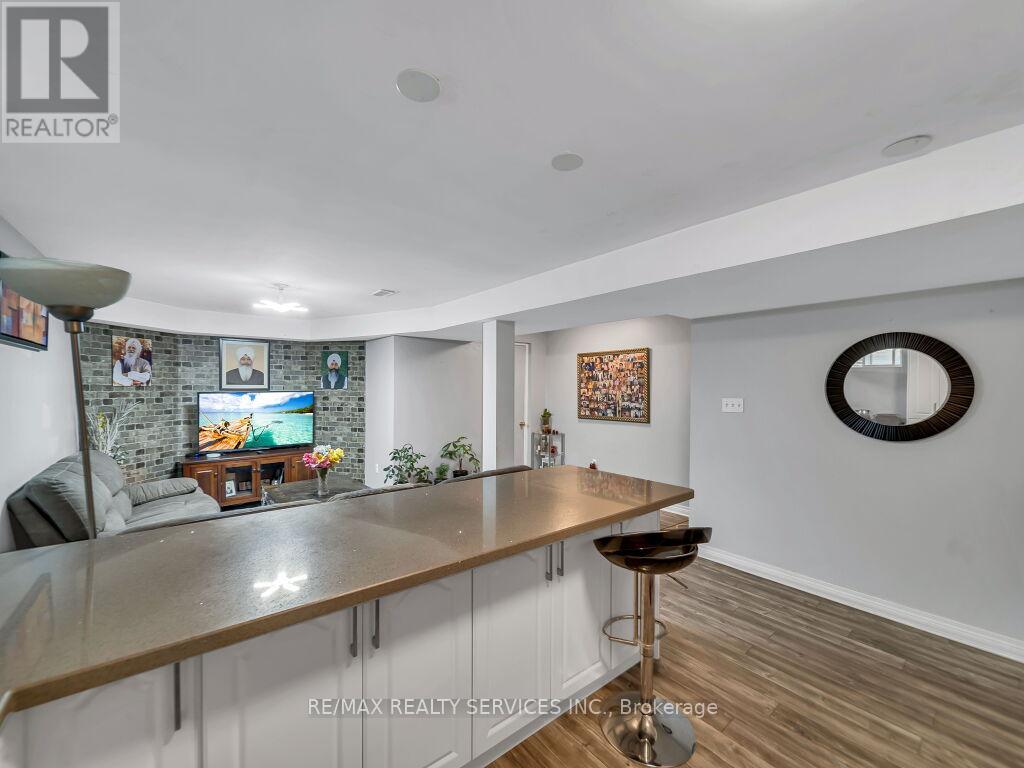 122 DELLS CRESCENT - 33