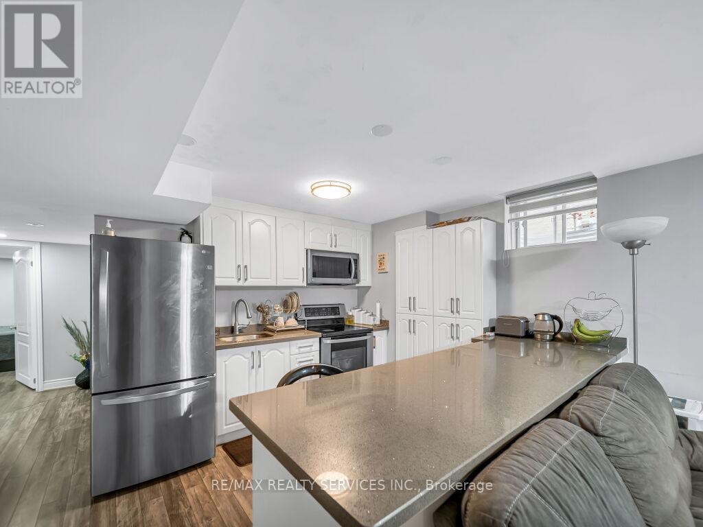 122 DELLS CRESCENT - 34
