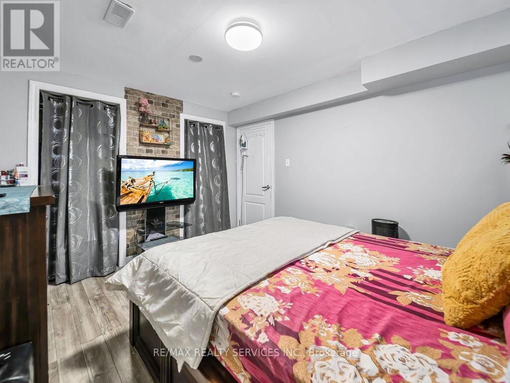122 DELLS CRESCENT - 38