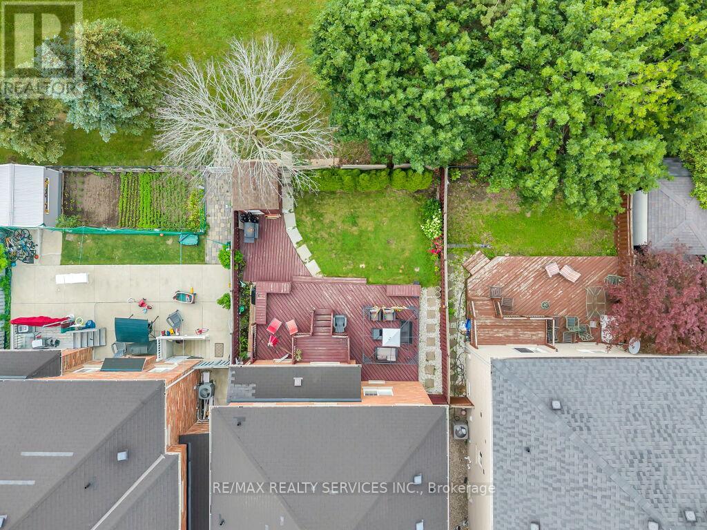 122 DELLS CRESCENT - 48