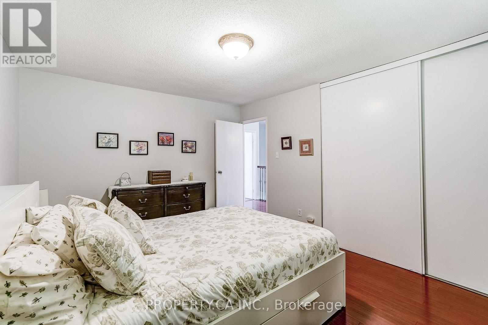 #32 1050 SHAWNMARR ROAD - 22