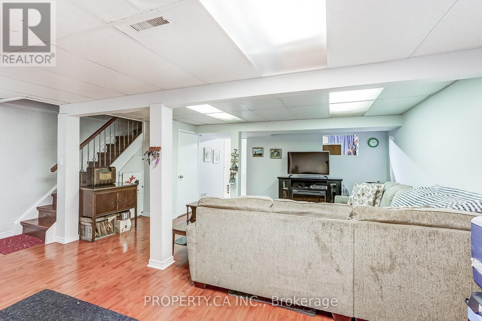 #32 1050 SHAWNMARR ROAD - 24