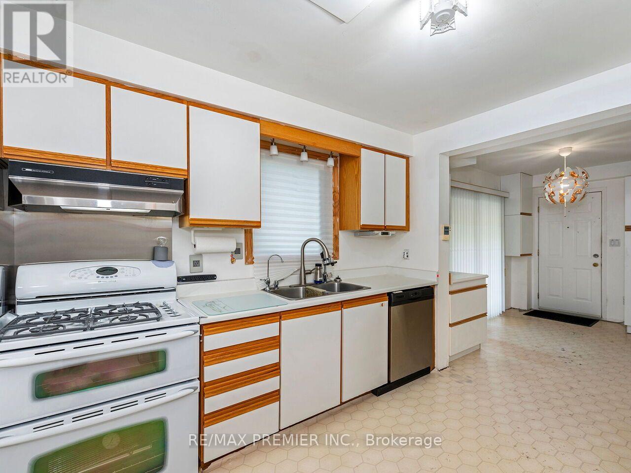 28 EMELINE STREET - 12