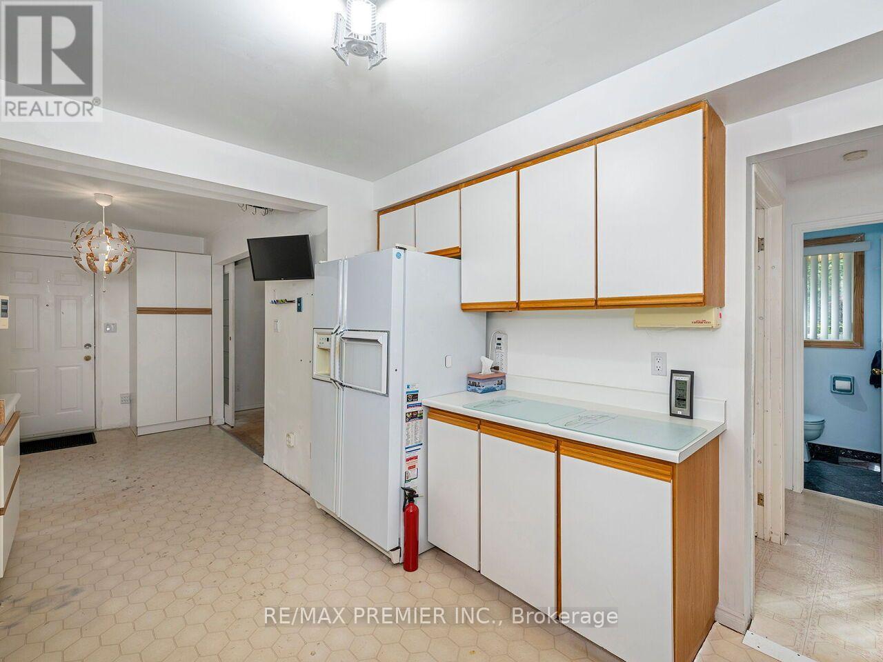 28 EMELINE STREET - 13