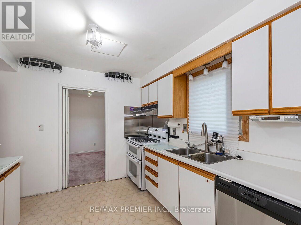 28 EMELINE STREET - 15