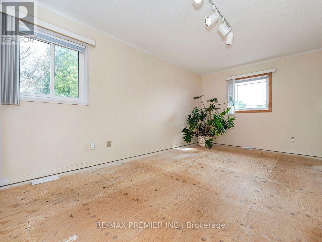 28 EMELINE STREET - 24
