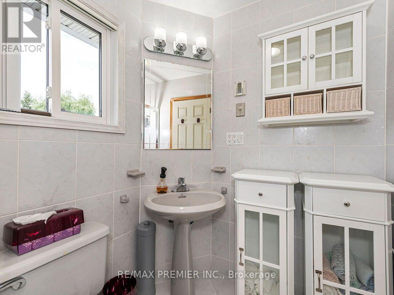 28 EMELINE STREET - 31