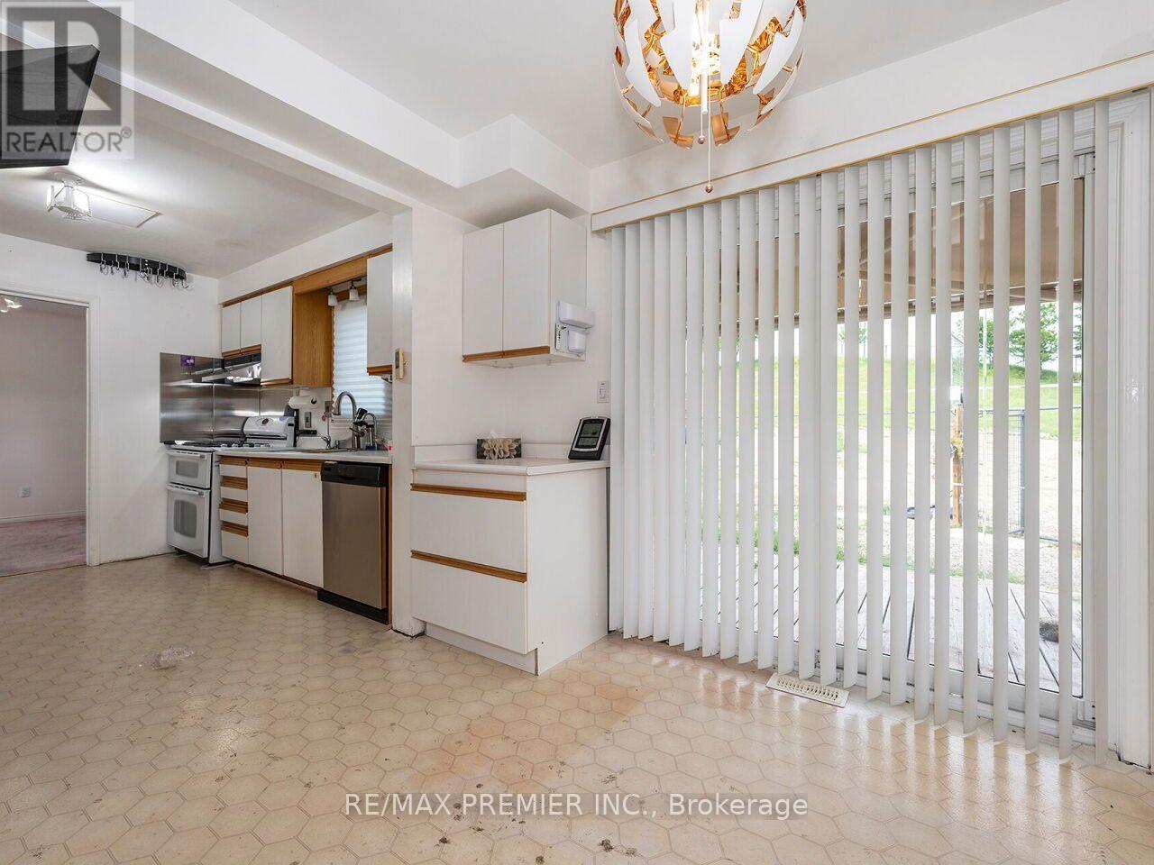 28 EMELINE STREET - 9