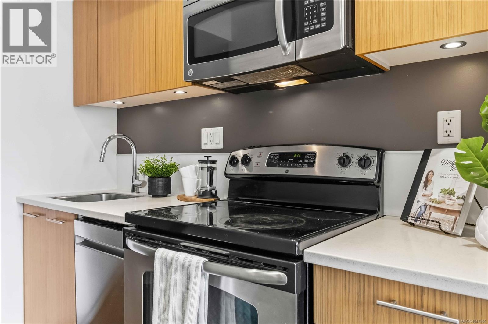 #304 834 Johnson St - 11