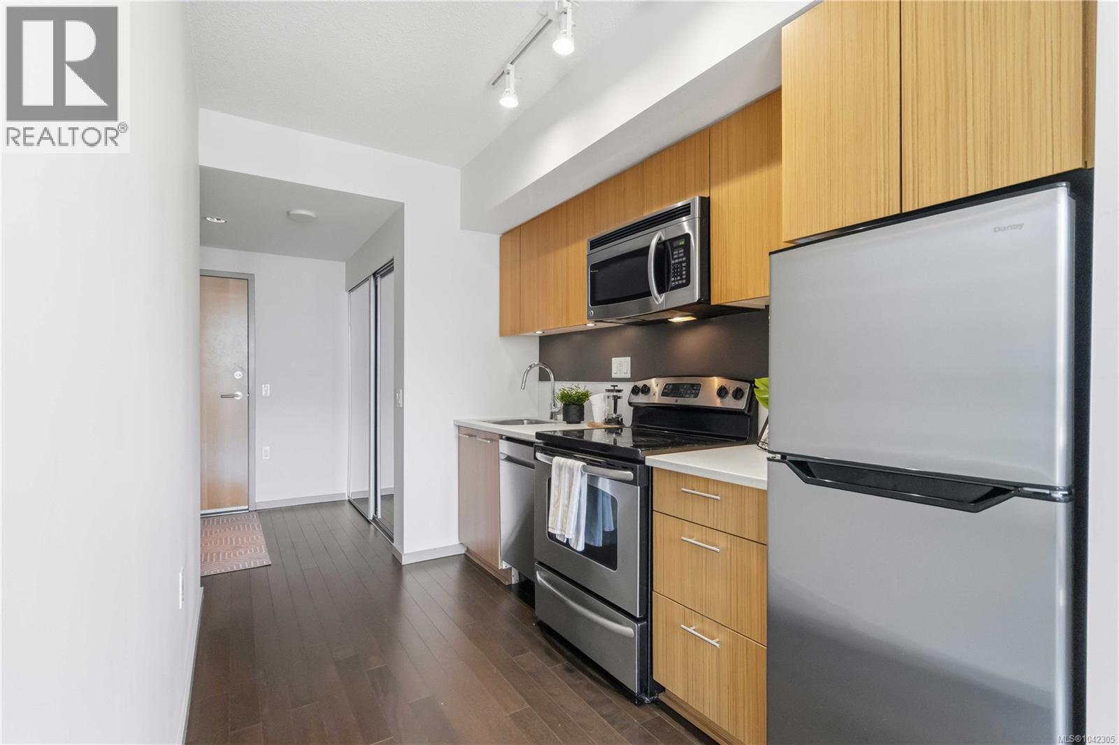#304 834 Johnson St - 12