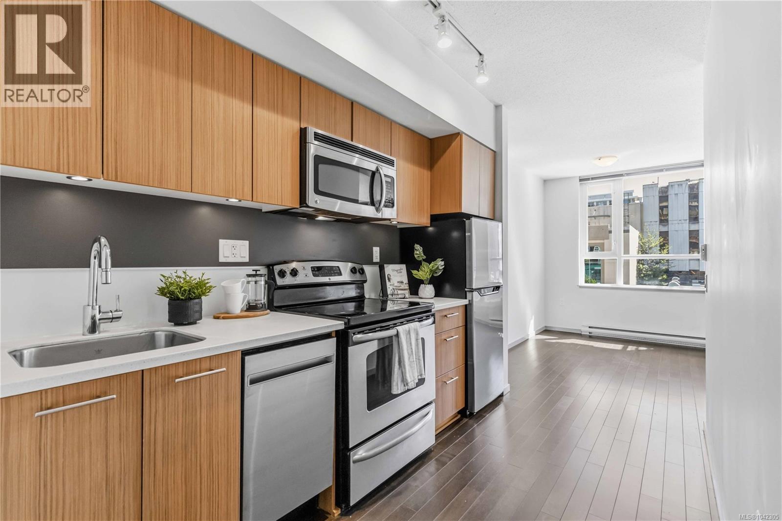 #304 834 Johnson St - 10