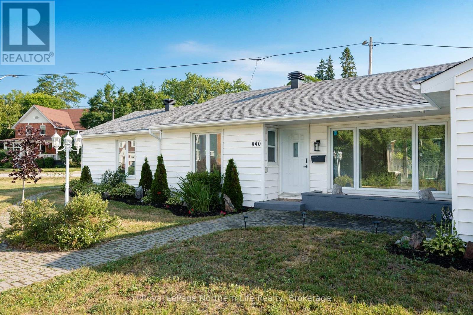 840 MCLAREN STREET - 1