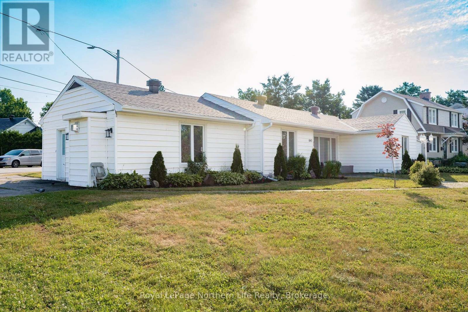 840 MCLAREN STREET - 2