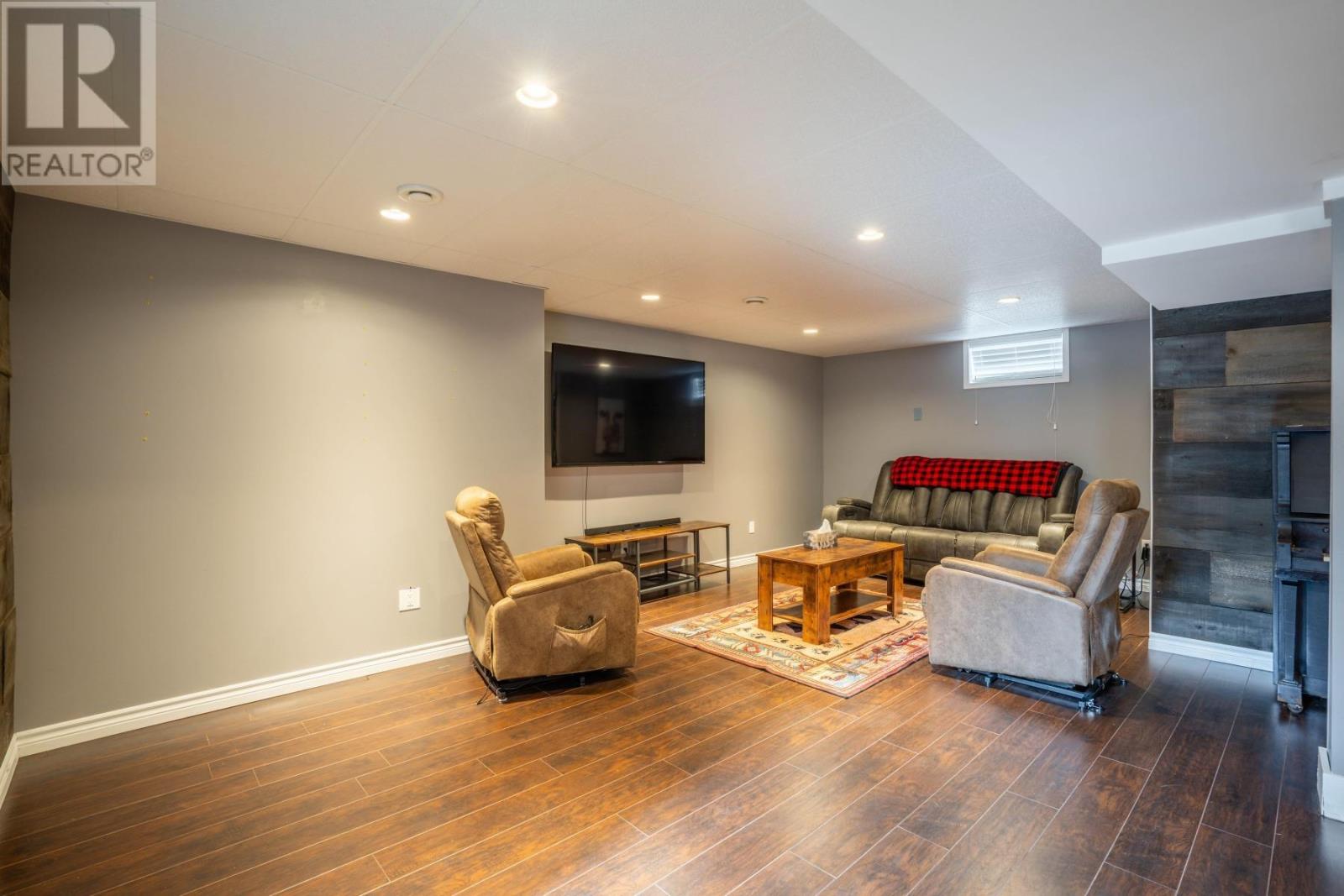 549 Morrison AVE - 16