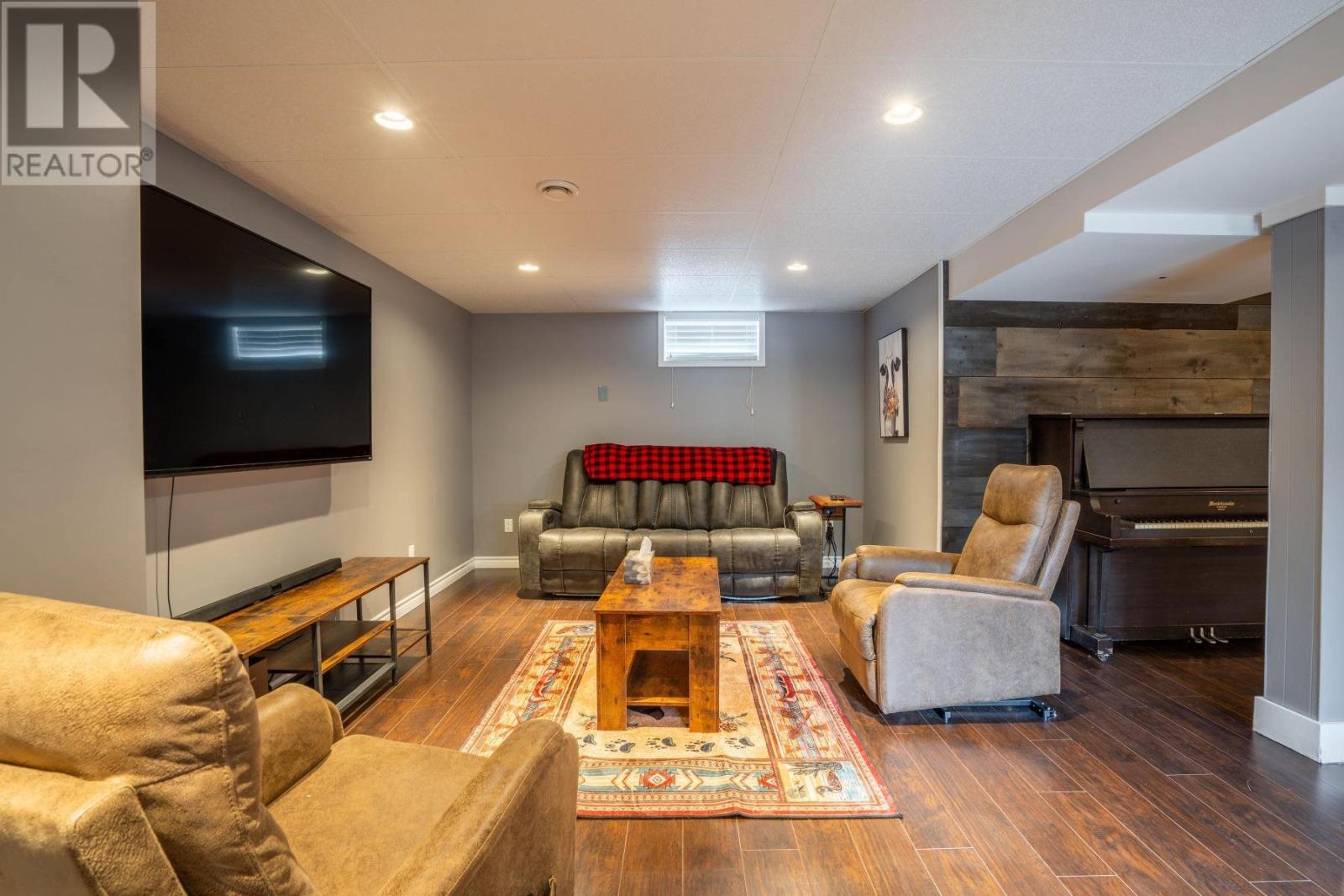 549 Morrison AVE - 17