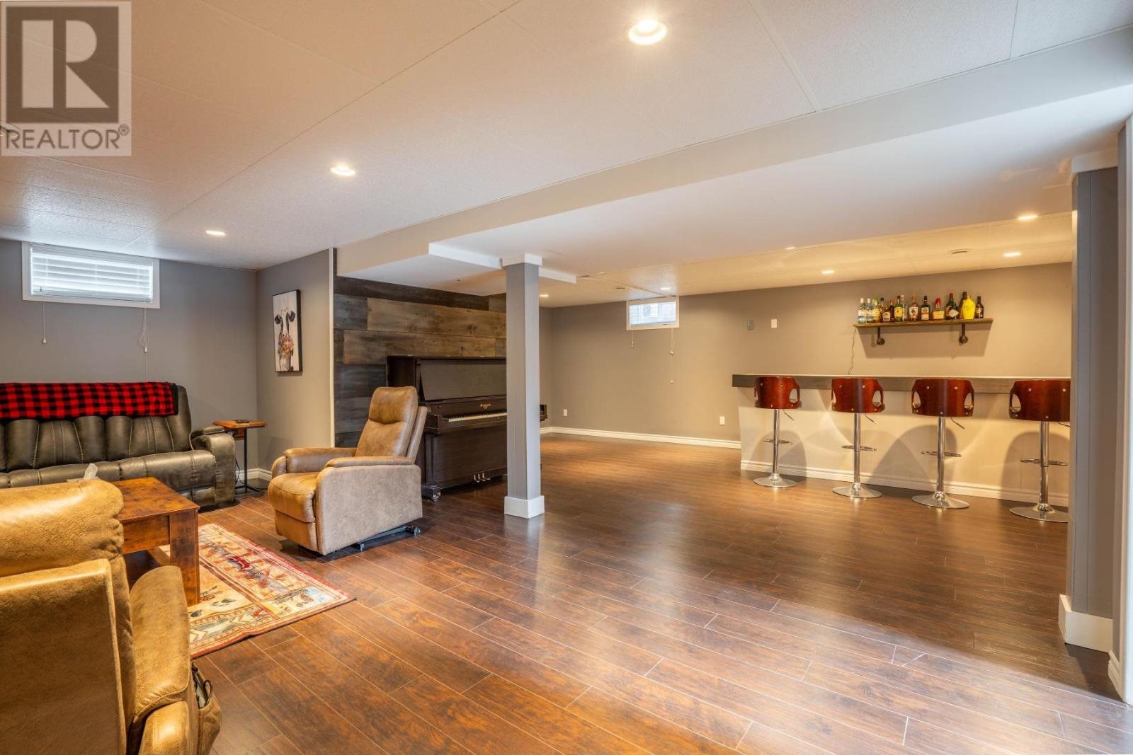 549 Morrison AVE - 18
