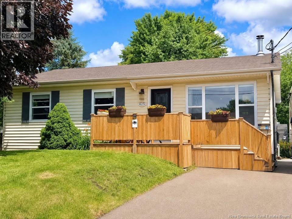 625 Rue Latour - 1