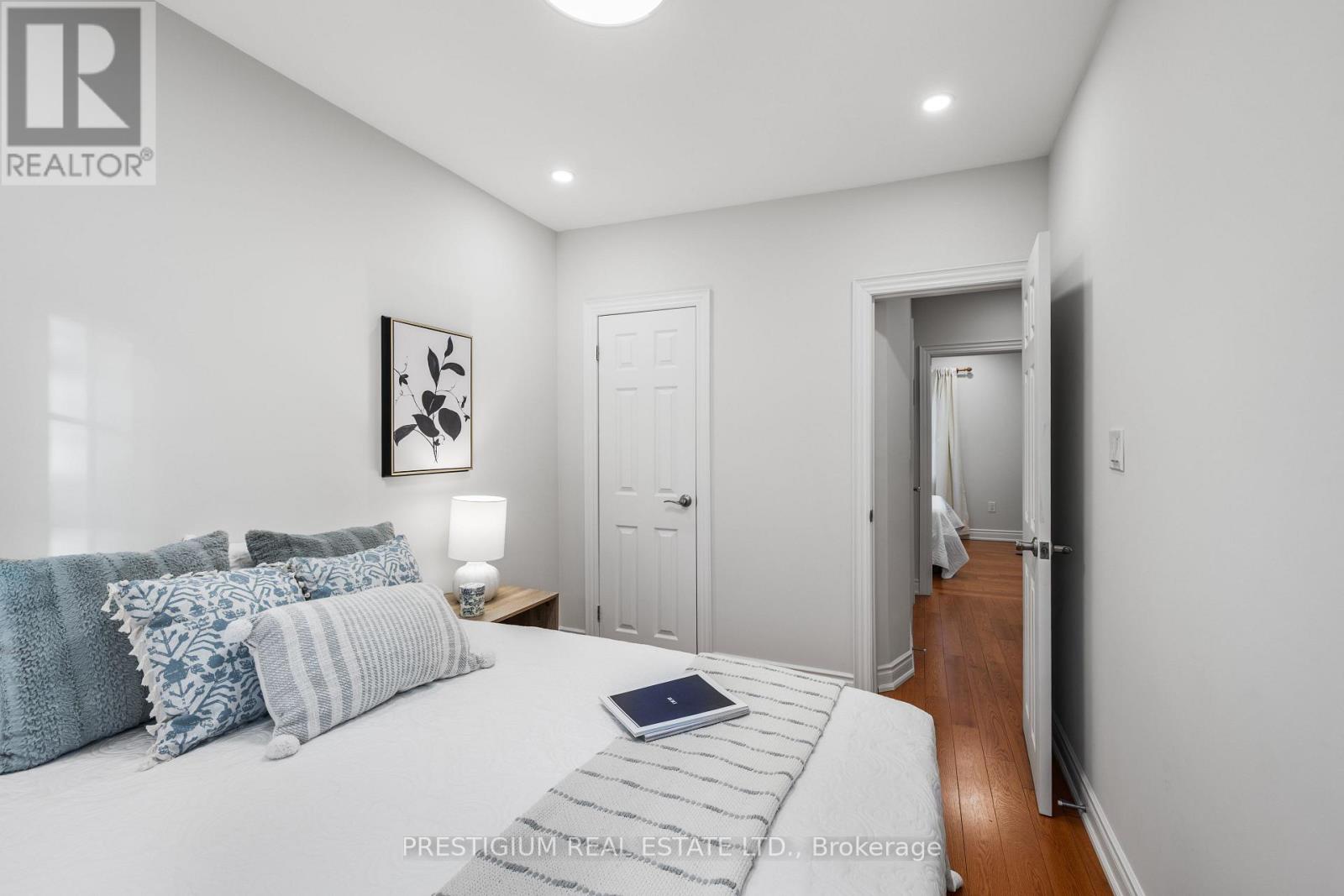 556 DAVISVILLE AVENUE - 33