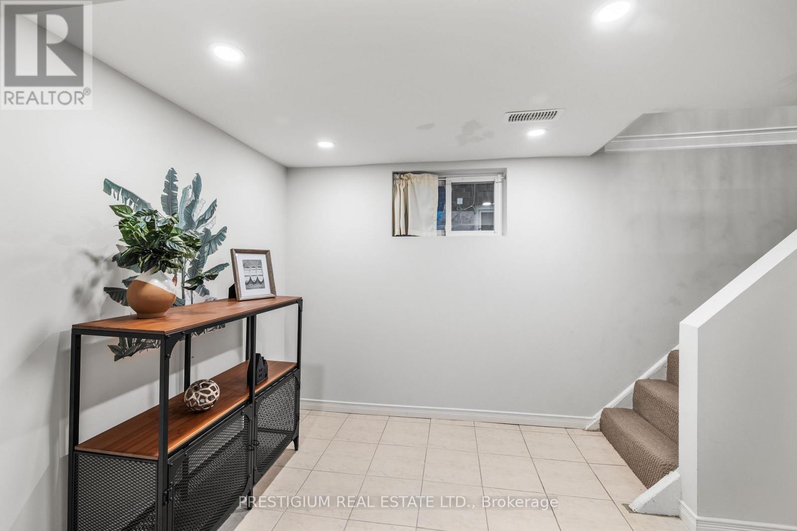 556 DAVISVILLE AVENUE - 34