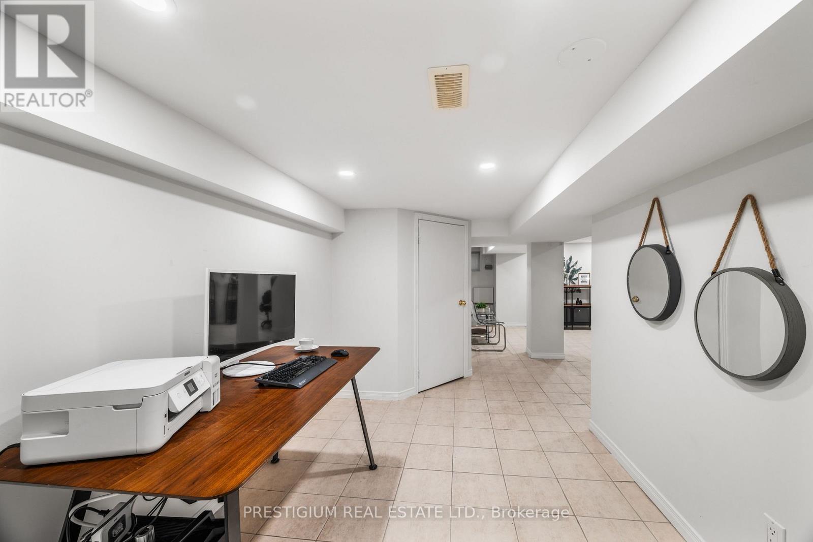 556 DAVISVILLE AVENUE - 36