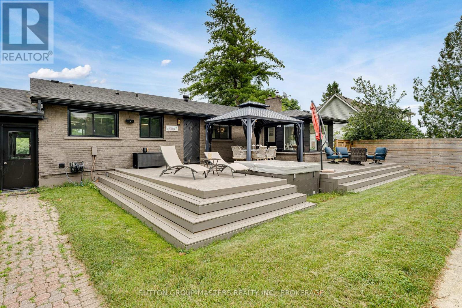 1611 SUNNYSIDE ROAD - 42