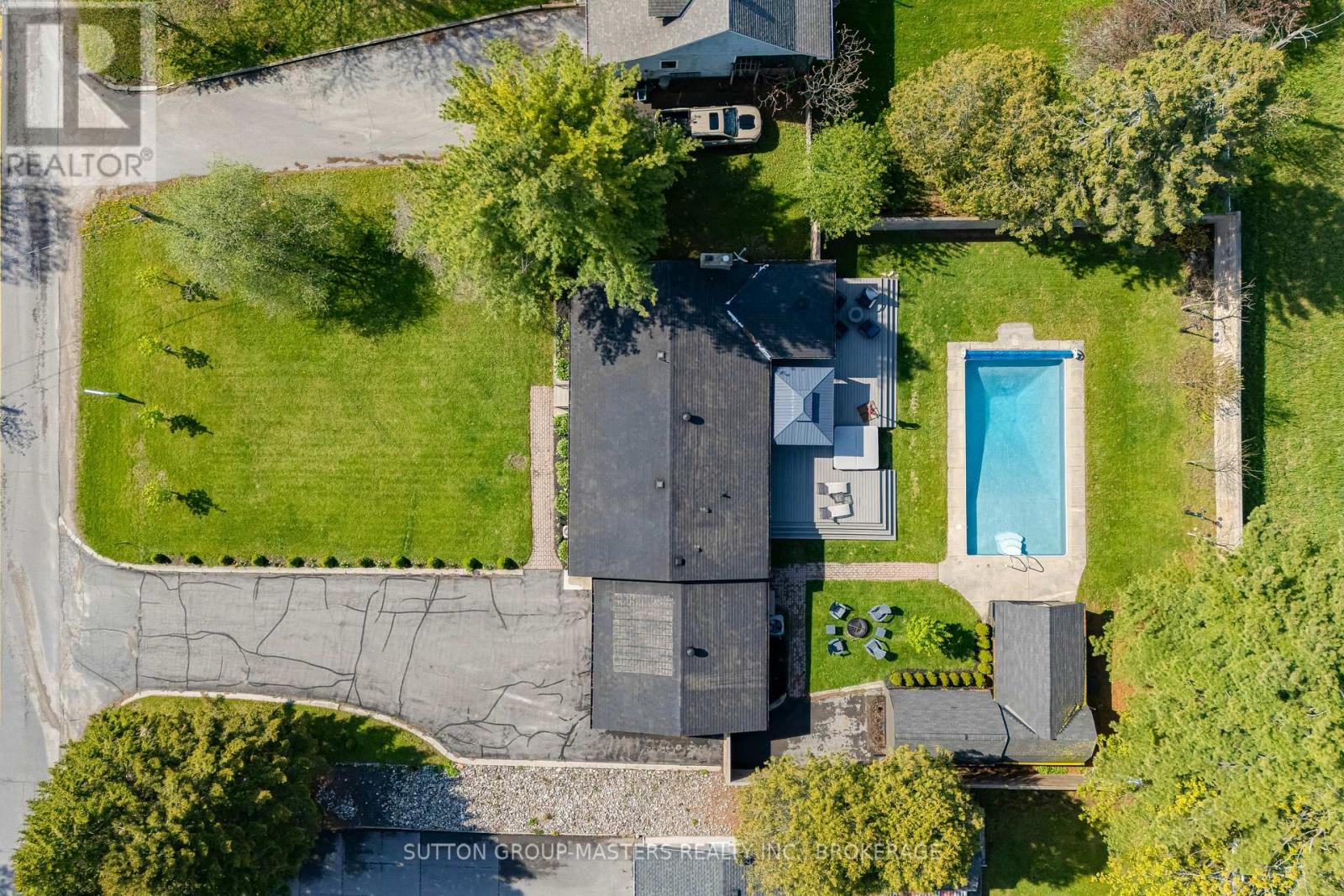 1611 SUNNYSIDE ROAD - 44