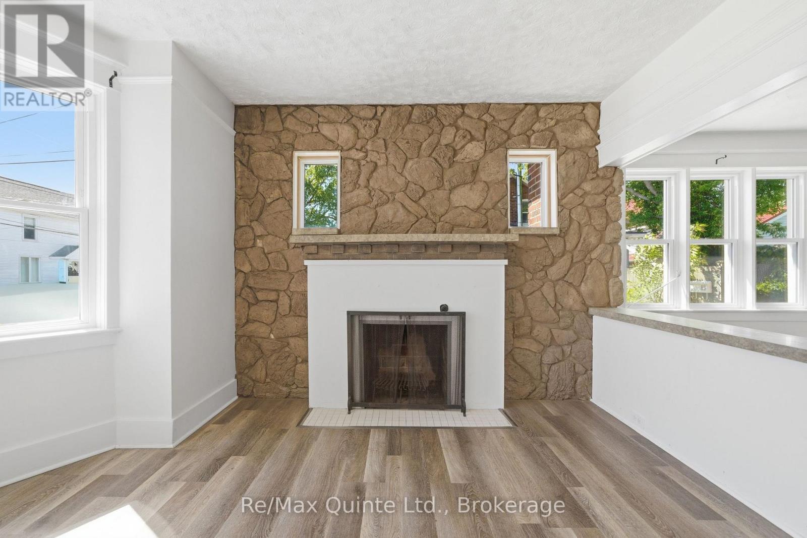 8 DUNBAR STREET - 12