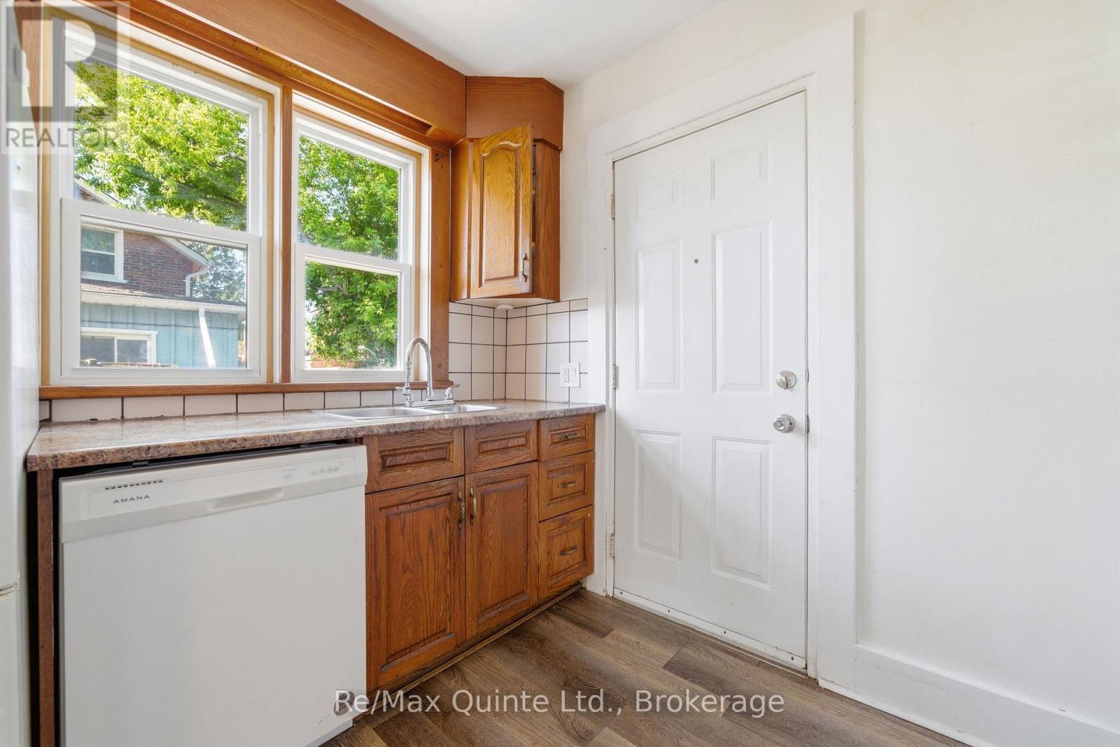 8 DUNBAR STREET - 18