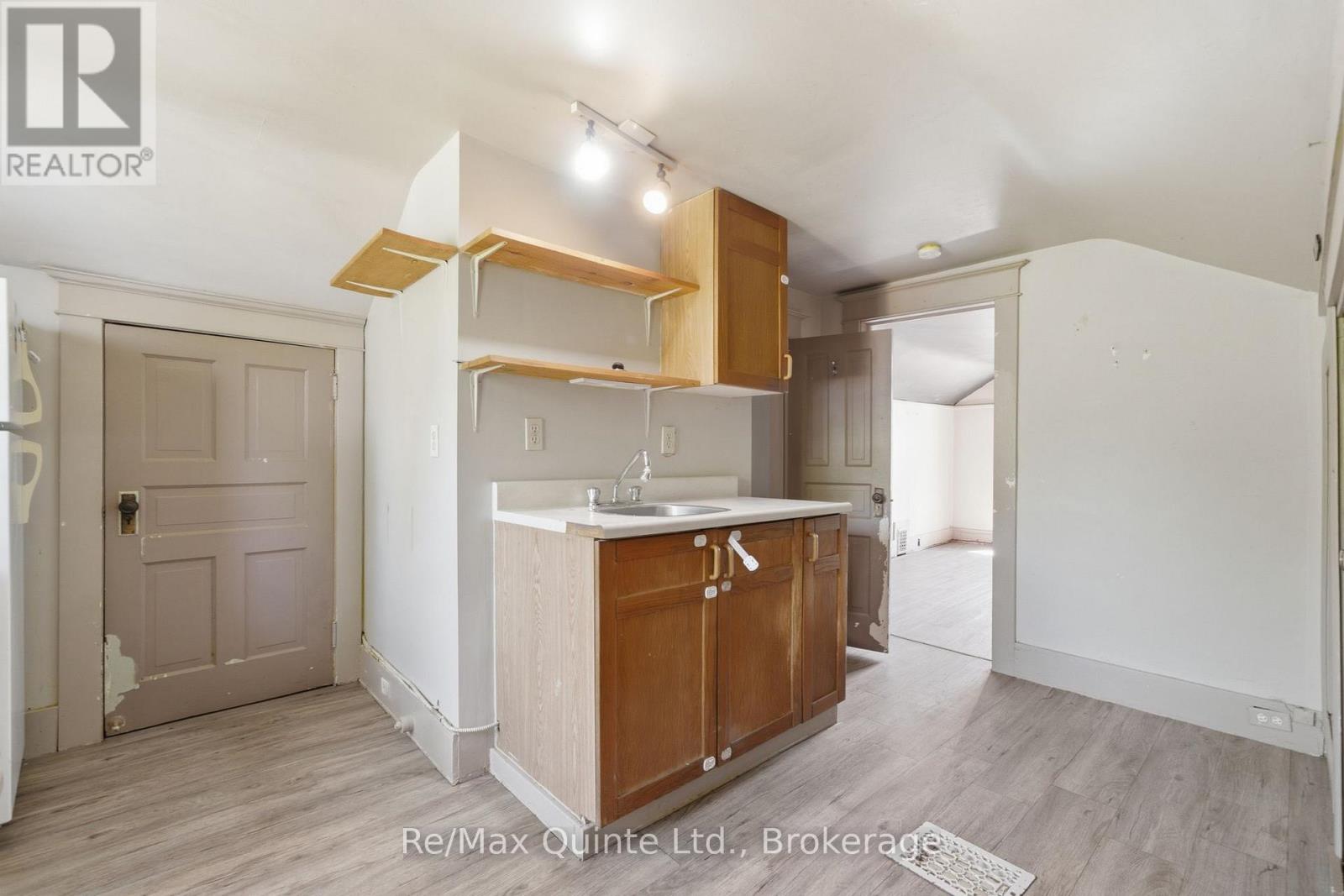 8 DUNBAR STREET - 26