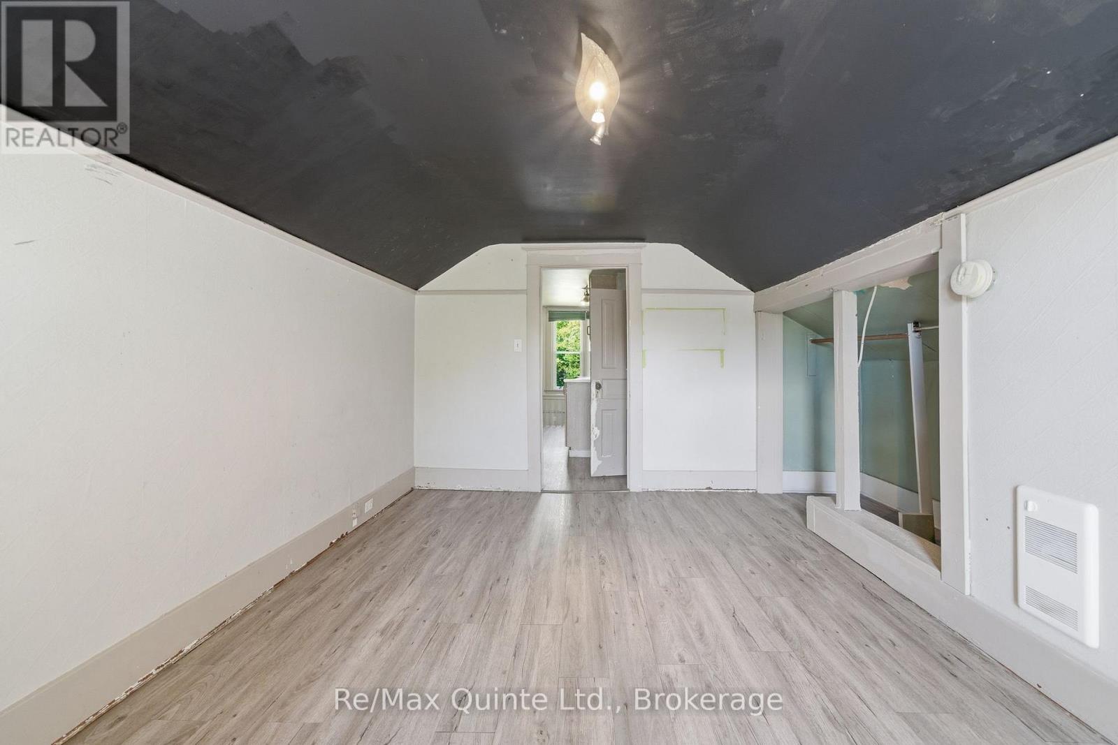 8 DUNBAR STREET - 30