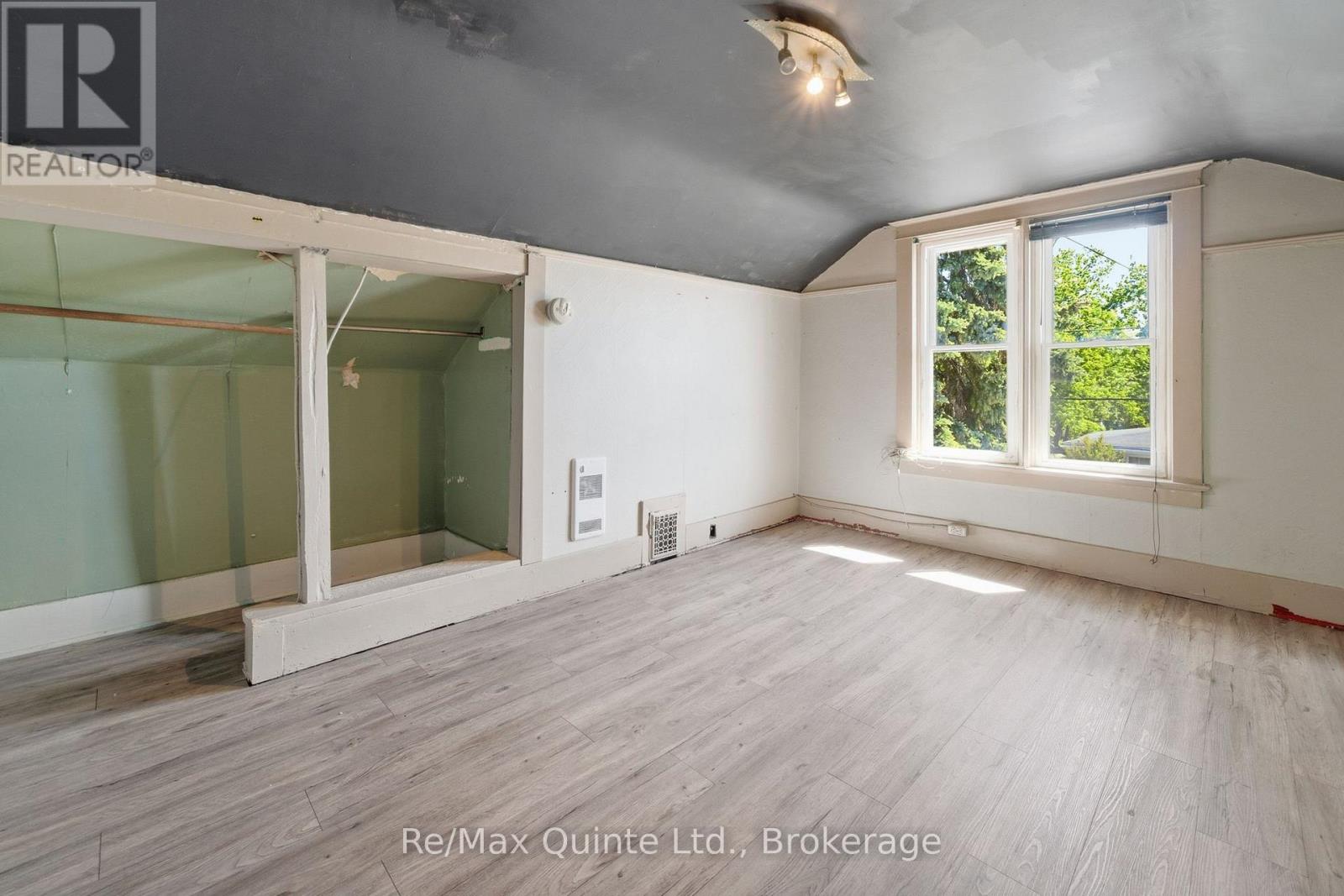 8 DUNBAR STREET - 31