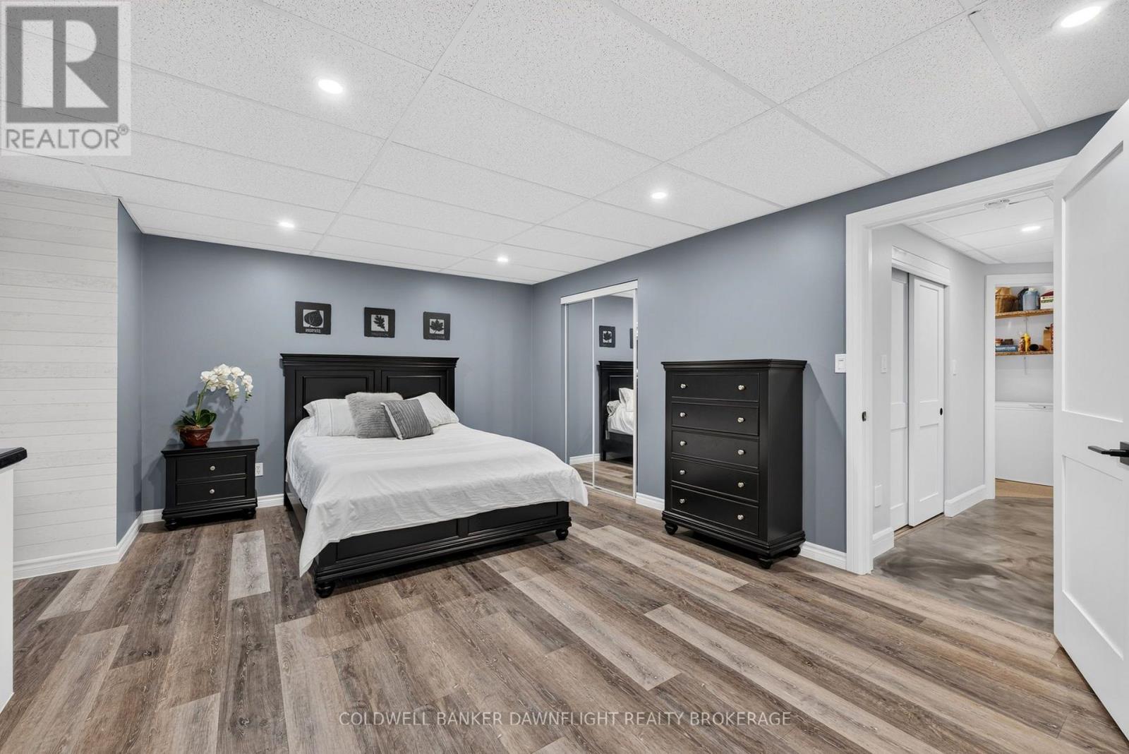 51 SNIDER CRESCENT - 40