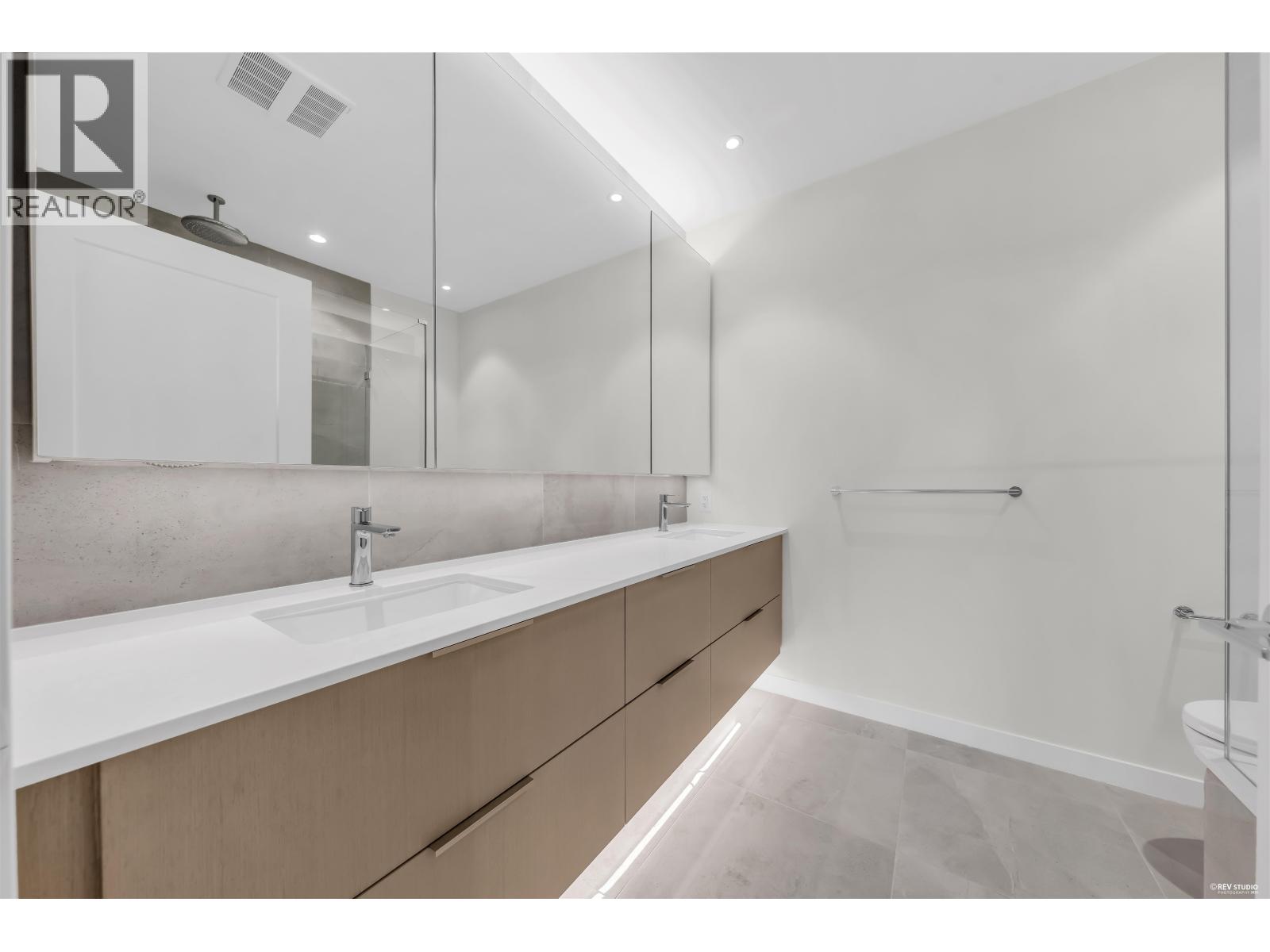 2101 128 W 15TH STREET, North Vancouver