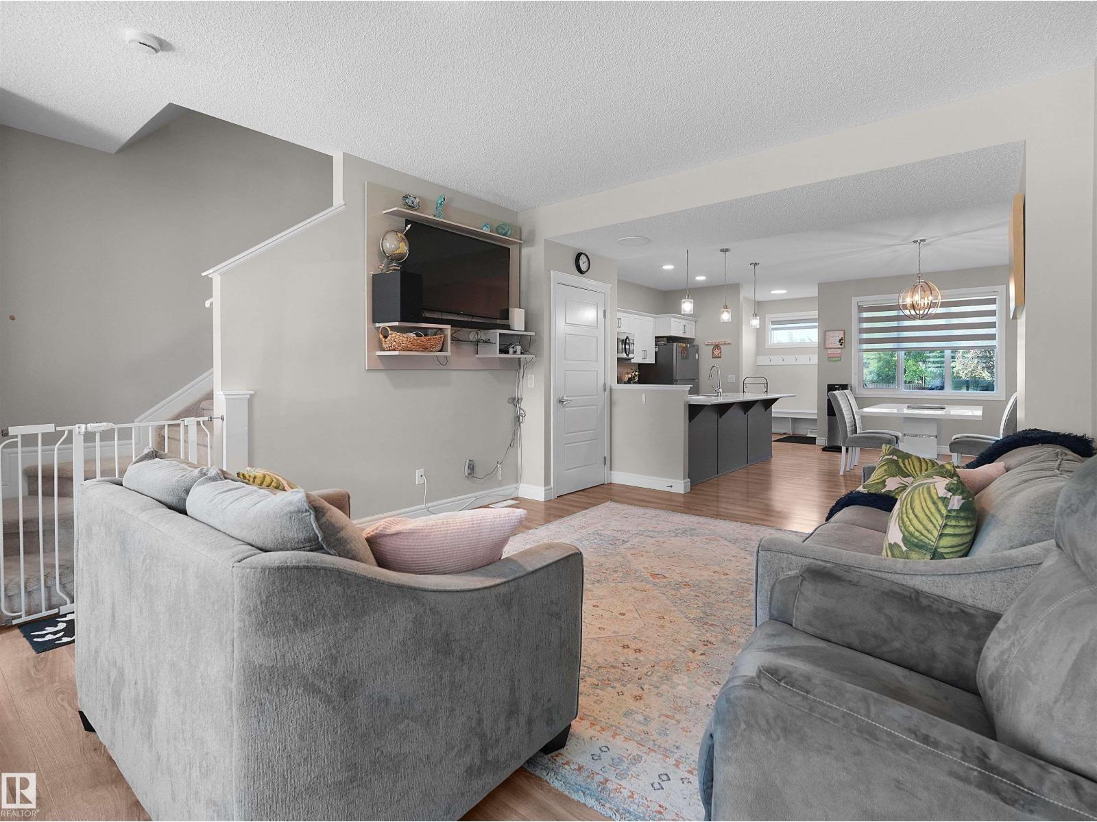 #30 4137 76 ST NW - 15