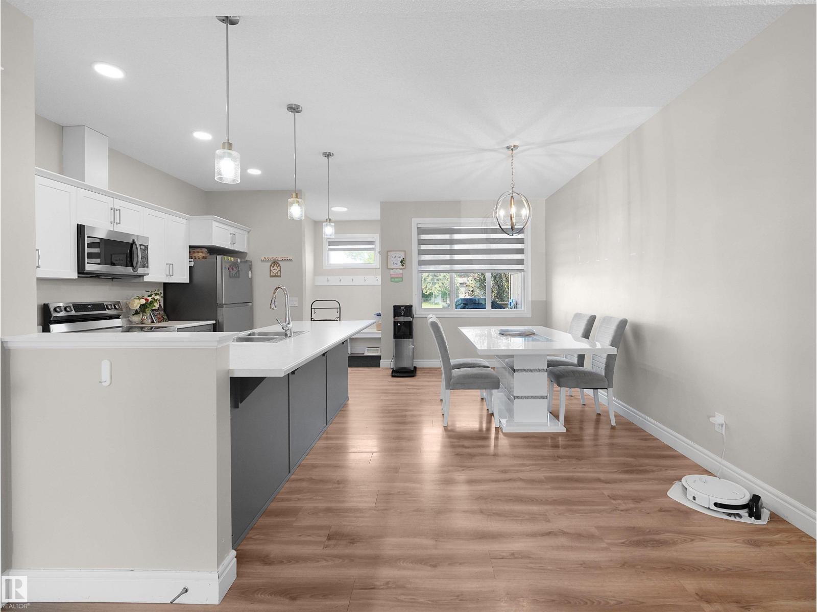 #30 4137 76 ST NW - 17