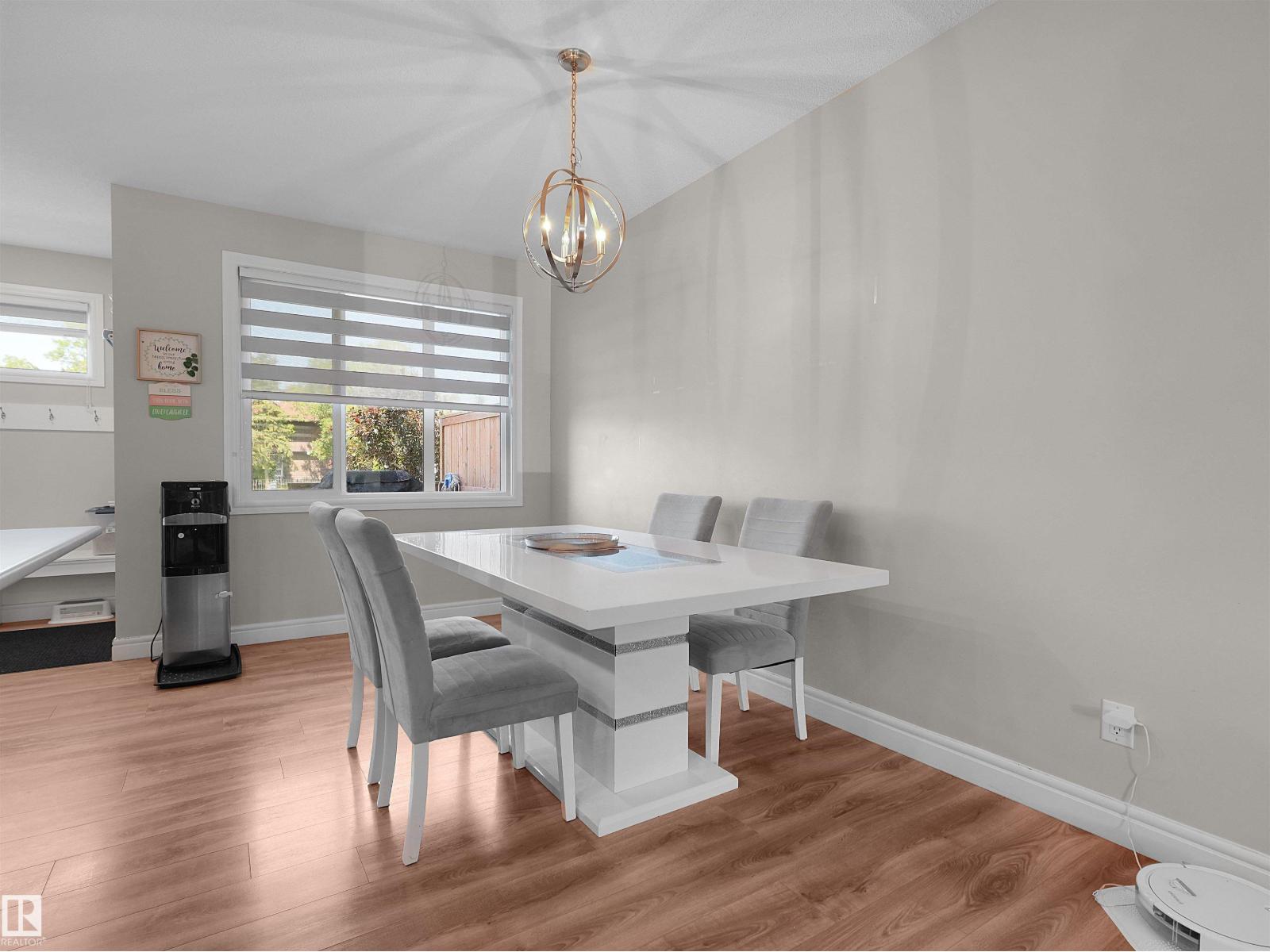 #30 4137 76 ST NW - 18