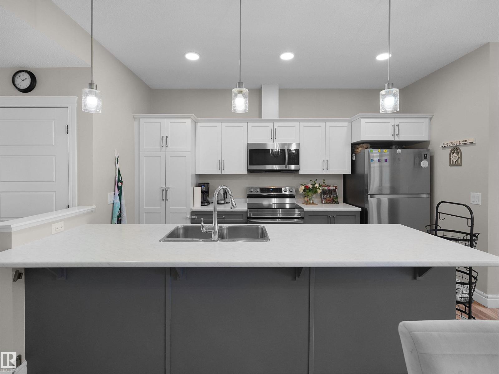#30 4137 76 ST NW - 19