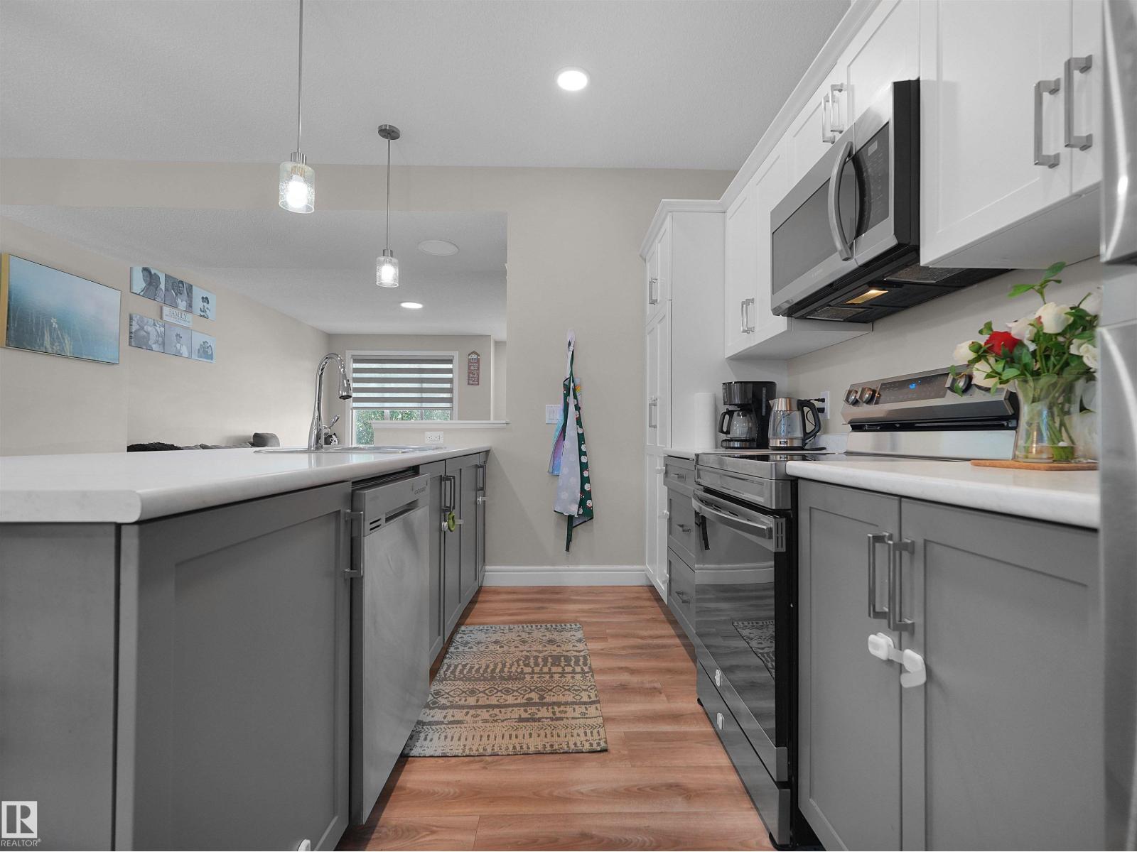 #30 4137 76 ST NW - 22