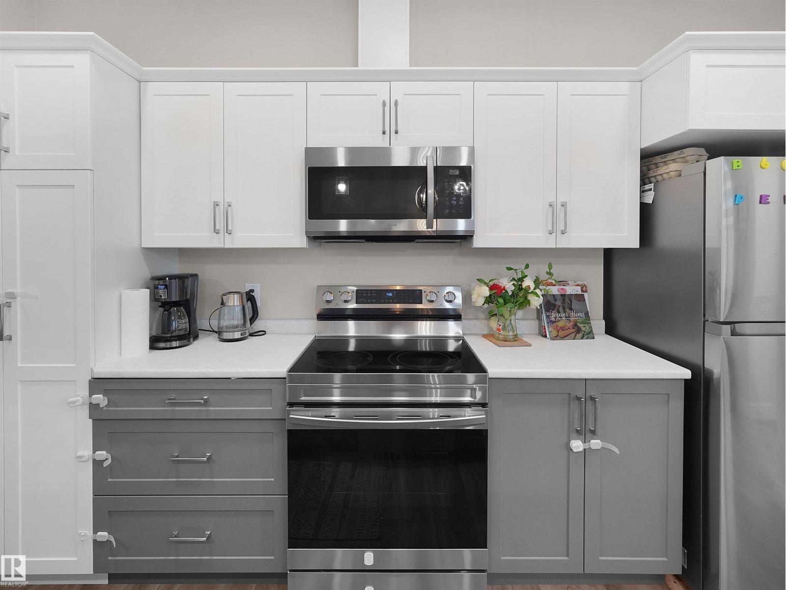 #30 4137 76 ST NW - 23