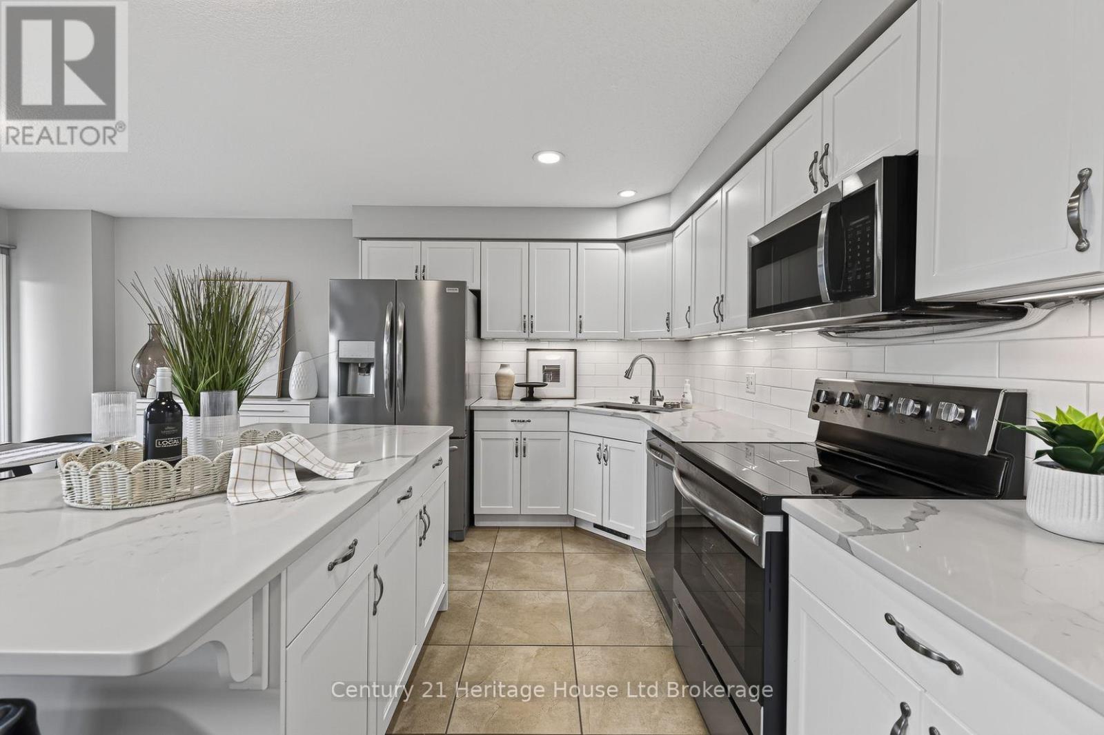 734 FRONTENAC CRESCENT - 8