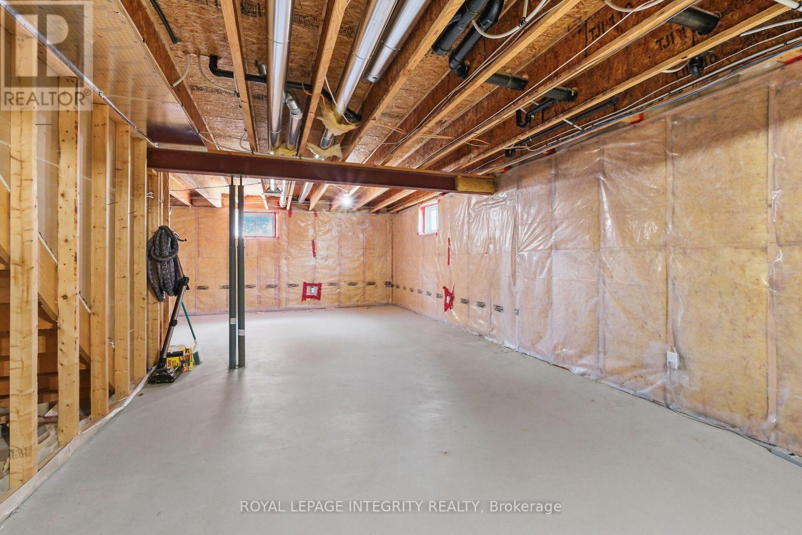 1 MOE ROBILLARD STREET - 33