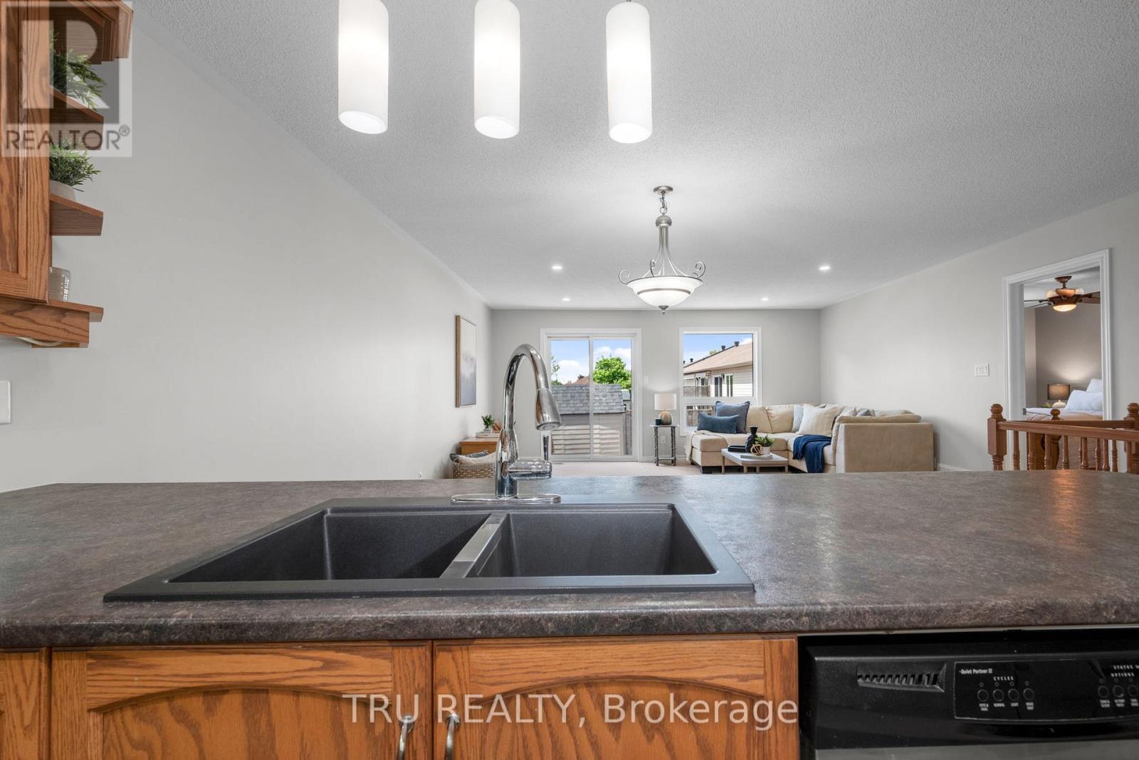 76 JOHANNA STREET - 12