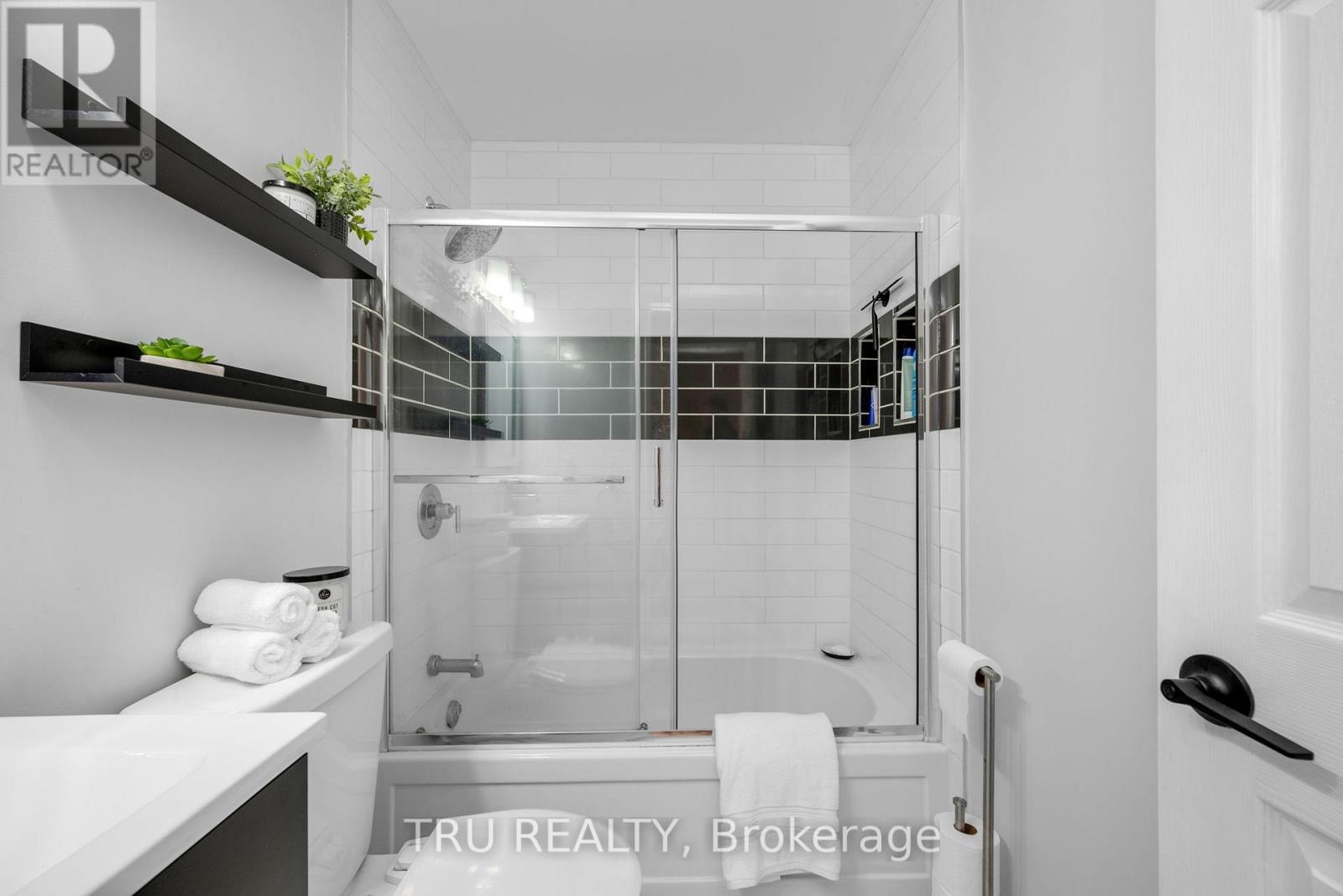 27 CELEBRATION STREET - 32