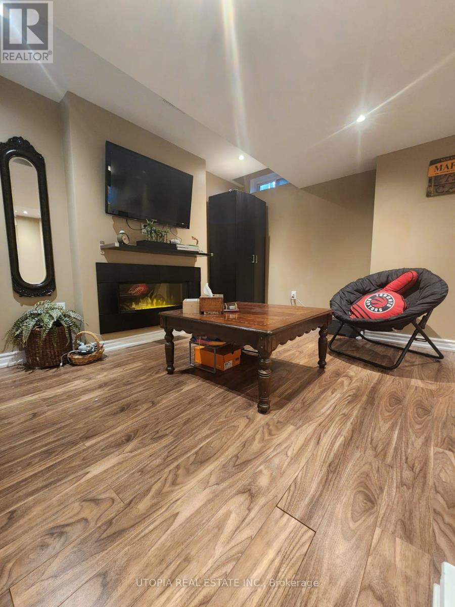 26 LUCENA CRESCENT - 23