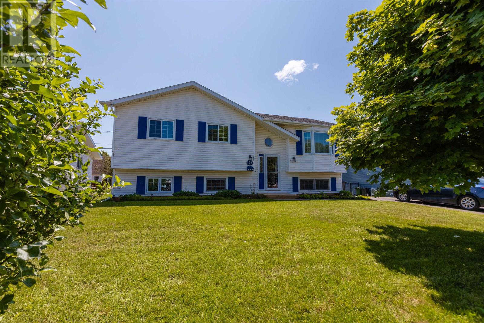 124 Westridge Crescent - 1