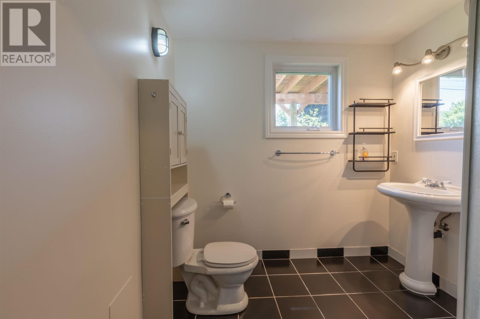 124 Westridge Crescent - 20